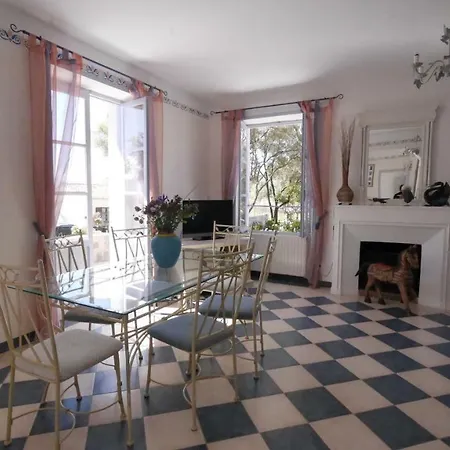 Les Figuiers Apartman