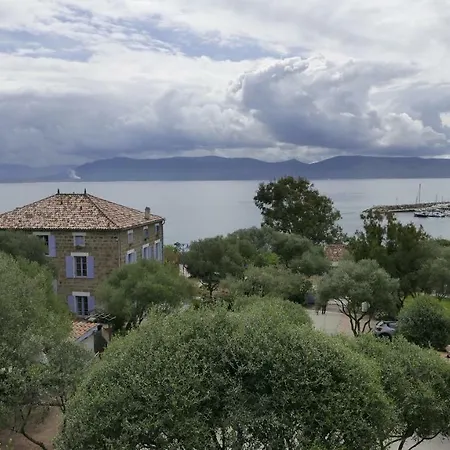 Les Figuiers דירה